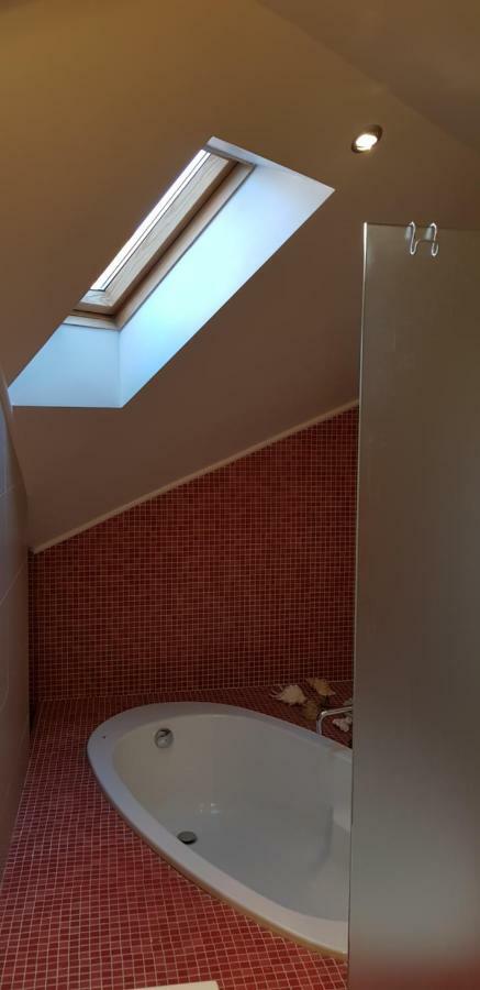 Exceptional Uzupis Bridge 3 Bedroom Apartment Vilnius Luaran gambar