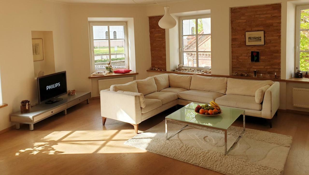 Exceptional Uzupis Bridge 3 Bedroom Apartment Vilnius Luaran gambar